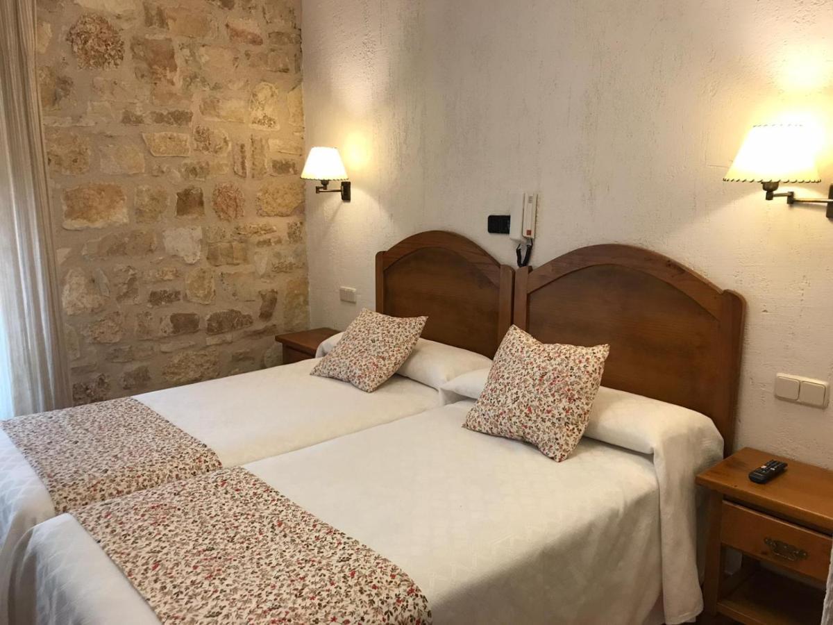 Hostal Decerca Prádena Екстериор снимка