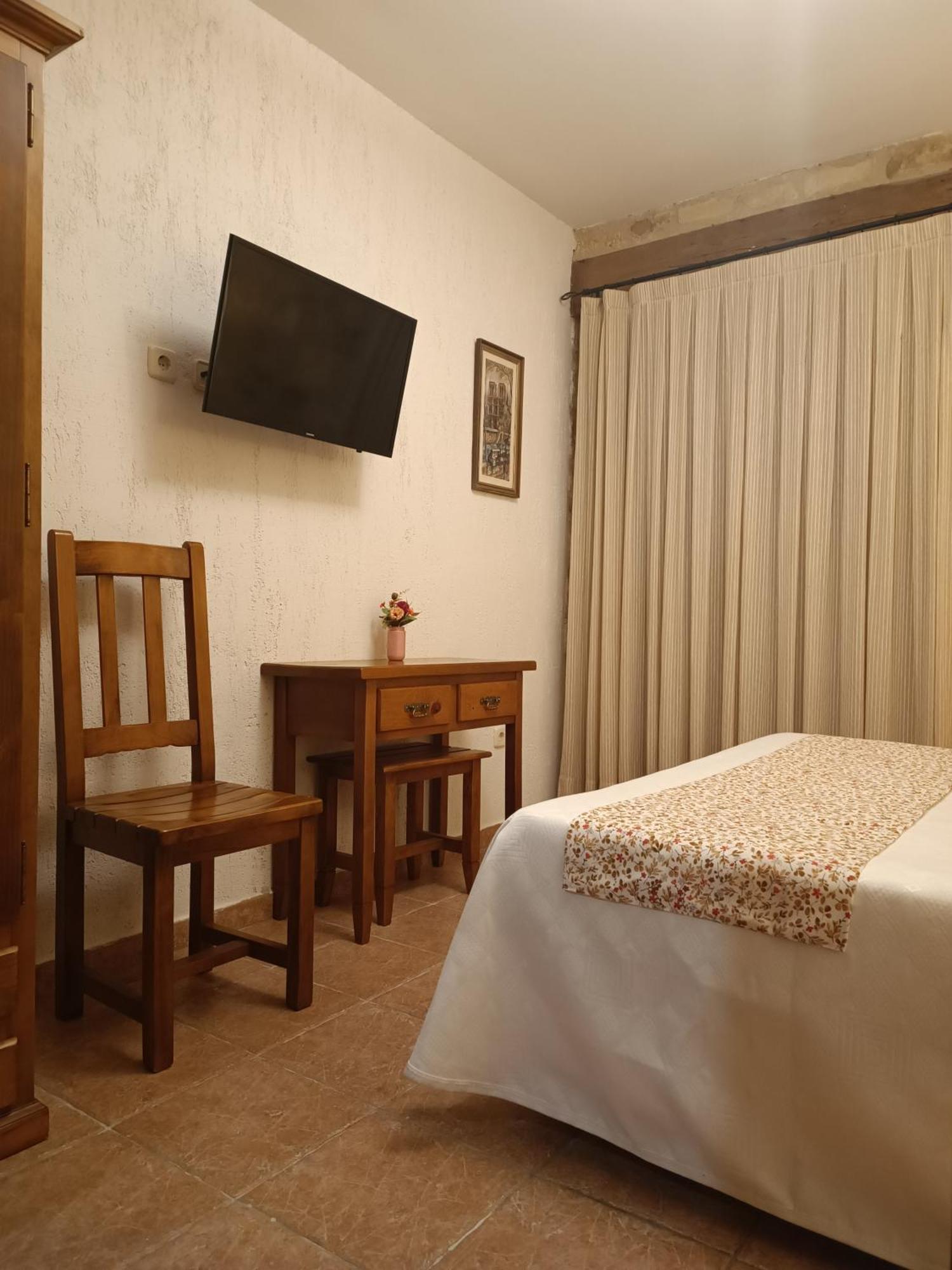 Hostal Decerca Prádena Стая снимка